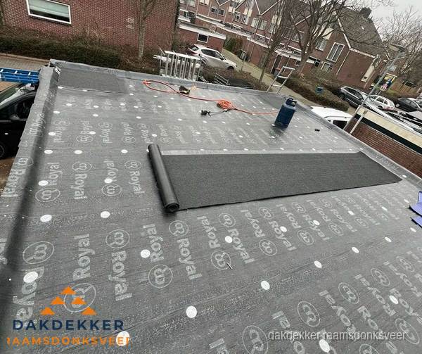 Dakrenovatie plat dak met bitumen dakbedekking in Raamsdonksveer Dakrenovatie plat dak met bitumen dakbedekking in Raamsdonksveer