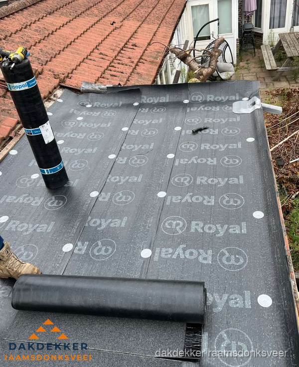 Bitumen dakbedekking leggen op plat dak aanbouw in Raamsdonksveer Bitumen dakbedekking leggen op plat dak aanbouw in Raamsdonksveer