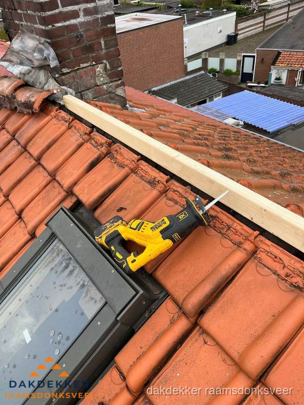 Kosten dak vervangen: werkzaamheden aan pannendak in Raamsdonksveer Kosten dak vervangen: werkzaamheden aan pannendak in Raamsdonksveer