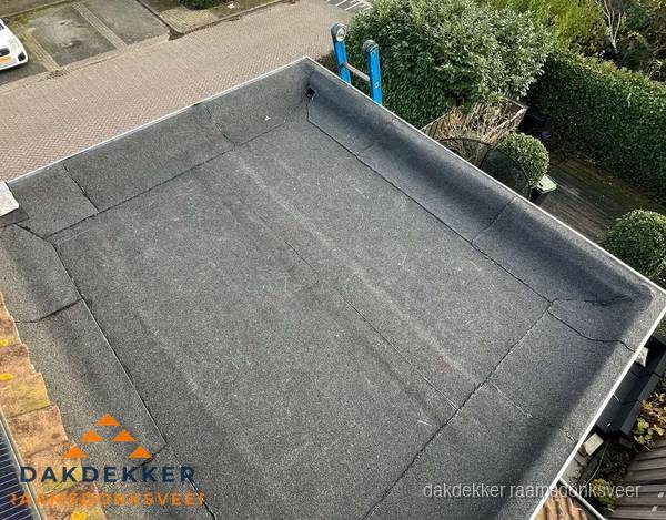 Gerenoveerd plat dak met nieuwe bitumen dakbedekking in Raamsdonksveer Gerenoveerd plat dak met nieuwe bitumen dakbedekking in Raamsdonksveer