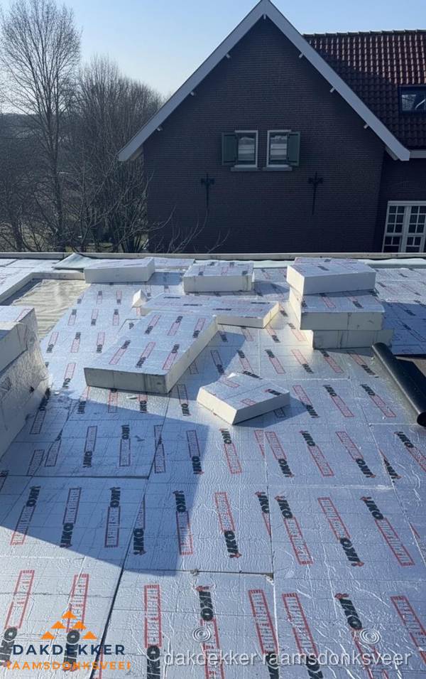 IKO PIR isolatieplaten op plat dak in Raamsdonksveer