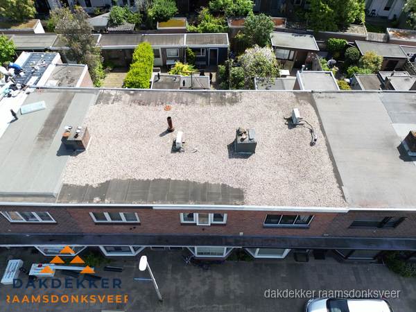 Plat dak met grindballast en dakdoorvoeren in Raamsdonksveer Plat dak met grindballast en dakdoorvoeren in Raamsdonksveer